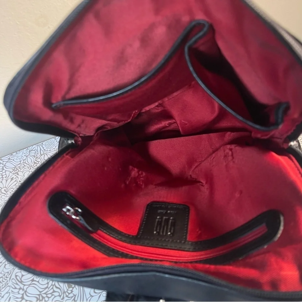 ili New York Adjustable Strap Leather Backpack